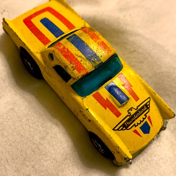 Voiture Téléguidée Hong Kong Ford Thunderbird 1964 - échelle 1/24 - Zamac